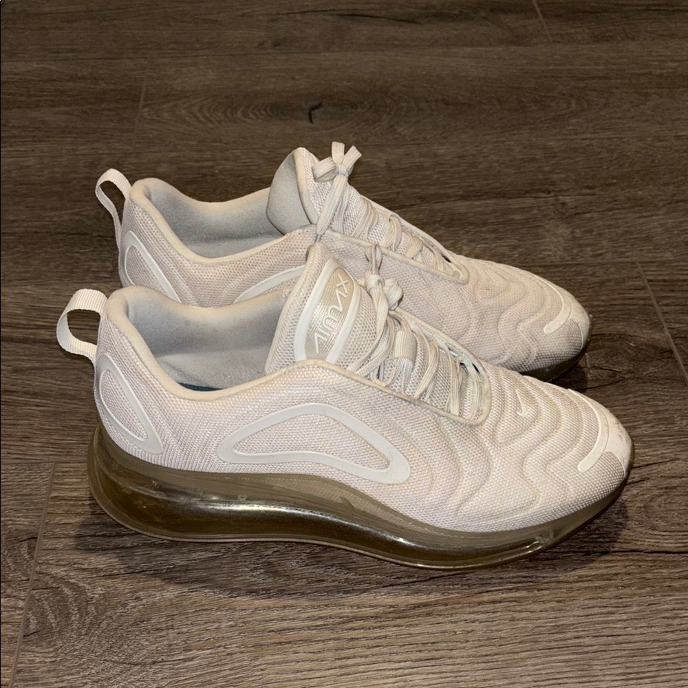 Nike White Air Max Sneakers with Sleek Design